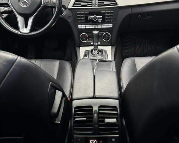 Сірий Мерседес Ц-Клас, об'ємом двигуна 2.14 л та пробігом 313 тис. км за 9950 $, фото 25 на Automoto.ua