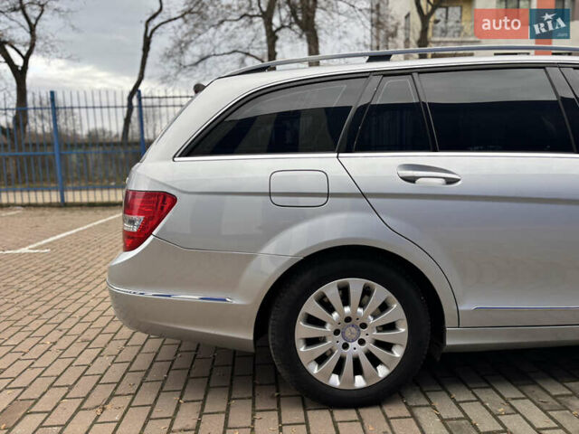 Сірий Мерседес Ц-Клас, об'ємом двигуна 2.14 л та пробігом 313 тис. км за 9950 $, фото 6 на Automoto.ua