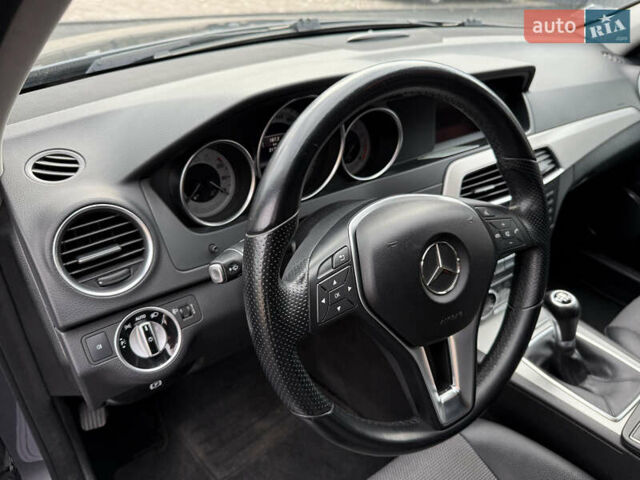 Серый Мерседес Ц-Класс, объемом двигателя 1.8 л и пробегом 317 тыс. км за 10650 $, фото 12 на Automoto.ua