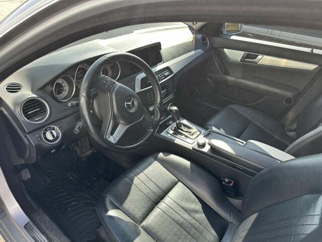 Сірий Мерседес Ц-Клас, об'ємом двигуна 2.1 л та пробігом 306 тис. км за 9500 $, фото 11 на Automoto.ua