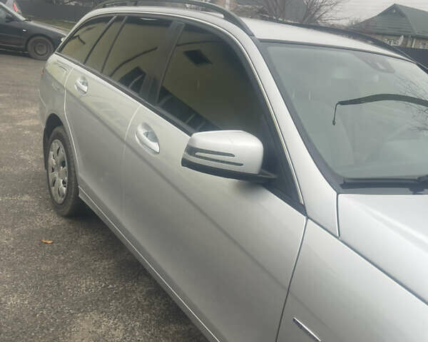 Сірий Мерседес Ц-Клас, об'ємом двигуна 2.15 л та пробігом 304 тис. км за 12000 $, фото 5 на Automoto.ua