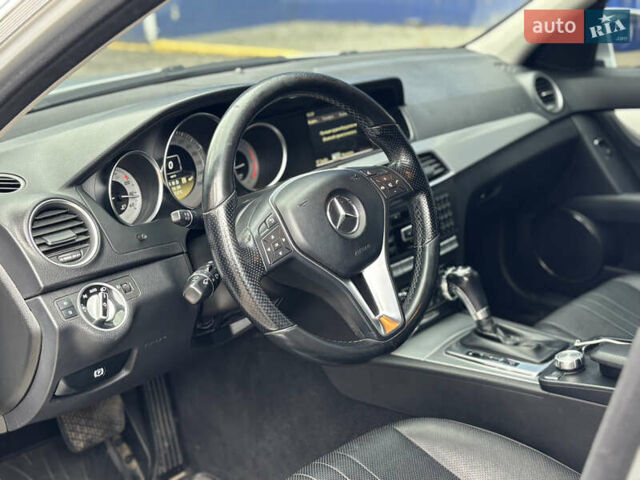 Сірий Мерседес Ц-Клас, об'ємом двигуна 2.14 л та пробігом 313 тис. км за 9950 $, фото 15 на Automoto.ua