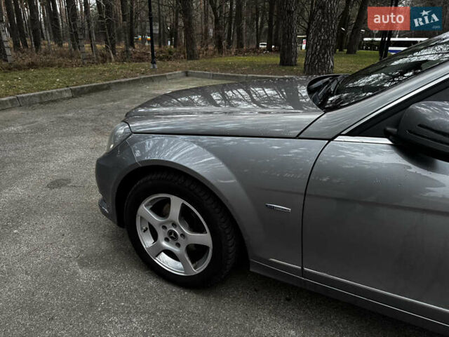 Сірий Мерседес Ц-Клас, об'ємом двигуна 2.2 л та пробігом 288 тис. км за 10800 $, фото 8 на Automoto.ua