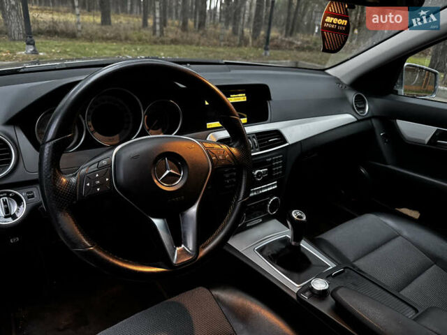 Сірий Мерседес Ц-Клас, об'ємом двигуна 2.2 л та пробігом 288 тис. км за 10800 $, фото 14 на Automoto.ua