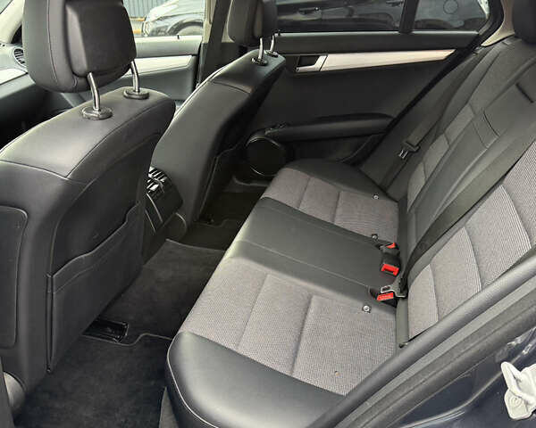 Серый Мерседес Ц-Класс, объемом двигателя 1.8 л и пробегом 317 тыс. км за 10650 $, фото 16 на Automoto.ua