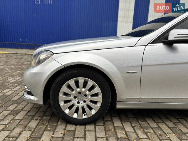 Сірий Мерседес Ц-Клас, об'ємом двигуна 2.14 л та пробігом 313 тис. км за 9950 $, фото 9 на Automoto.ua