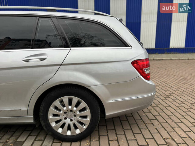 Сірий Мерседес Ц-Клас, об'ємом двигуна 2.14 л та пробігом 313 тис. км за 9950 $, фото 10 на Automoto.ua