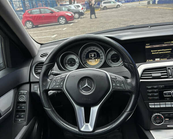 Сірий Мерседес Ц-Клас, об'ємом двигуна 2.14 л та пробігом 313 тис. км за 9950 $, фото 13 на Automoto.ua