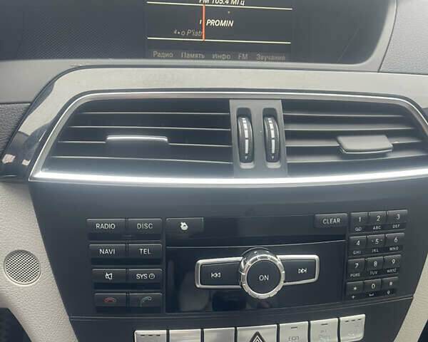 Сірий Мерседес Ц-Клас, об'ємом двигуна 2.15 л та пробігом 304 тис. км за 12000 $, фото 12 на Automoto.ua