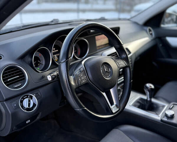 Сірий Мерседес Ц-Клас, об'ємом двигуна 1.8 л та пробігом 317 тис. км за 10599 $, фото 12 на Automoto.ua