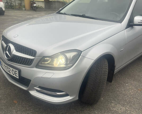 Сірий Мерседес Ц-Клас, об'ємом двигуна 2.15 л та пробігом 304 тис. км за 12000 $, фото 3 на Automoto.ua