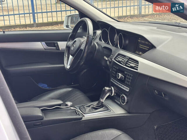 Сірий Мерседес Ц-Клас, об'ємом двигуна 2.14 л та пробігом 313 тис. км за 9950 $, фото 29 на Automoto.ua