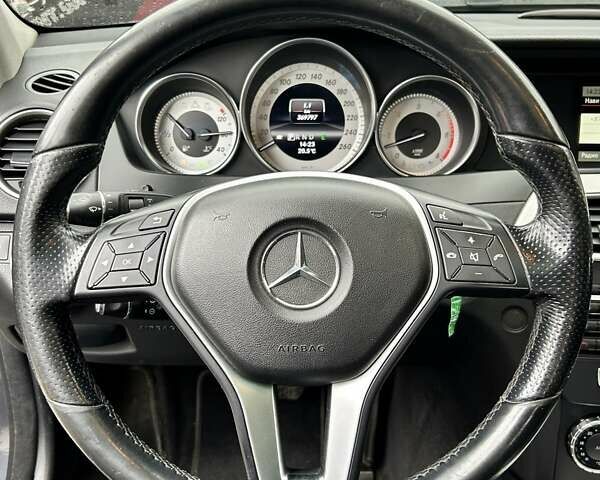 Сірий Мерседес Ц-Клас, об'ємом двигуна 2.99 л та пробігом 366 тис. км за 12700 $, фото 12 на Automoto.ua