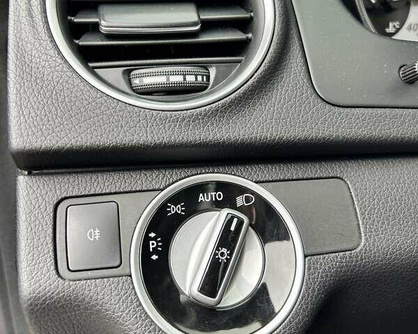 Сірий Мерседес Ц-Клас, об'ємом двигуна 2.99 л та пробігом 366 тис. км за 12700 $, фото 19 на Automoto.ua