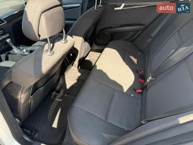 Сірий Мерседес Ц-Клас, об'ємом двигуна 2.14 л та пробігом 302 тис. км за 11800 $, фото 14 на Automoto.ua