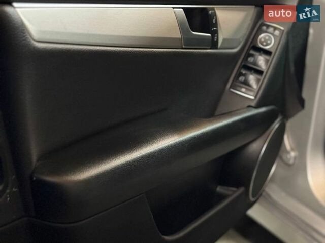 Серый Мерседес Ц-Класс, объемом двигателя 2.1 л и пробегом 247 тыс. км за 11900 $, фото 7 на Automoto.ua