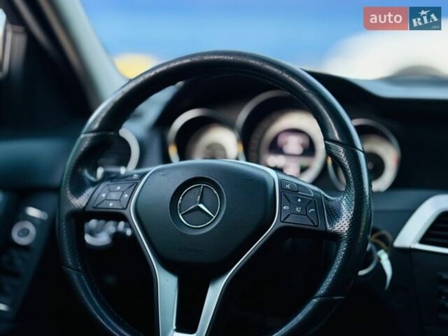 Серый Мерседес Ц-Класс, объемом двигателя 2.99 л и пробегом 372 тыс. км за 11999 $, фото 58 на Automoto.ua