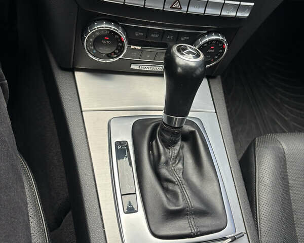 Сірий Мерседес Ц-Клас, об'ємом двигуна 2.14 л та пробігом 313 тис. км за 9950 $, фото 31 на Automoto.ua