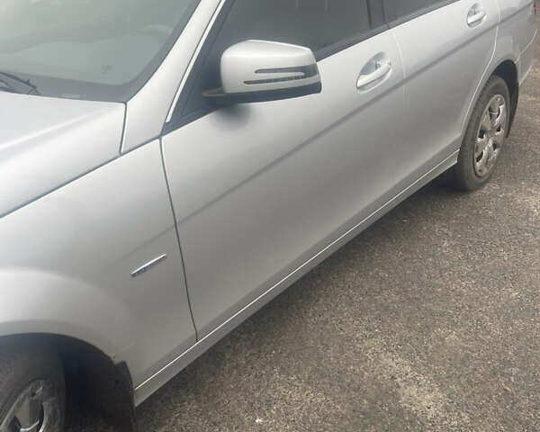 Сірий Мерседес Ц-Клас, об'ємом двигуна 2.15 л та пробігом 304 тис. км за 12000 $, фото 2 на Automoto.ua