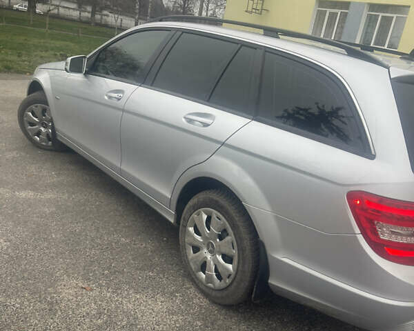 Сірий Мерседес Ц-Клас, об'ємом двигуна 2.15 л та пробігом 304 тис. км за 12000 $, фото 7 на Automoto.ua
