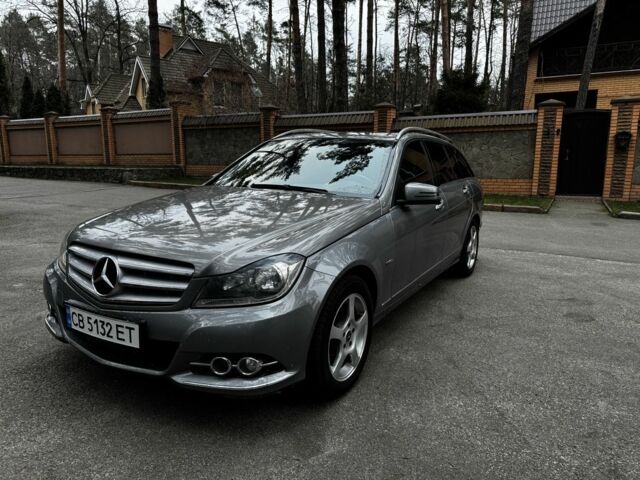 Серый Мерседес Ц-Класс, объемом двигателя 2.2 л и пробегом 288 тыс. км за 10800 $, фото 1 на Automoto.ua