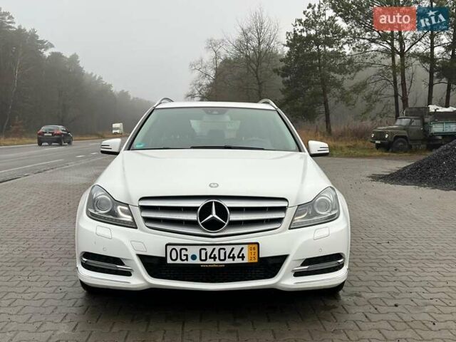 Серый Мерседес Ц-Класс, объемом двигателя 2.15 л и пробегом 265 тыс. км за 13500 $, фото 2 на Automoto.ua