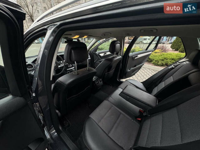 Сірий Мерседес Ц-Клас, об'ємом двигуна 2.14 л та пробігом 308 тис. км за 9900 $, фото 12 на Automoto.ua