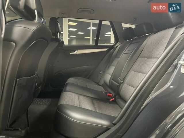 Серый Мерседес Ц-Класс, объемом двигателя 2.14 л и пробегом 306 тыс. км за 10490 $, фото 35 на Automoto.ua