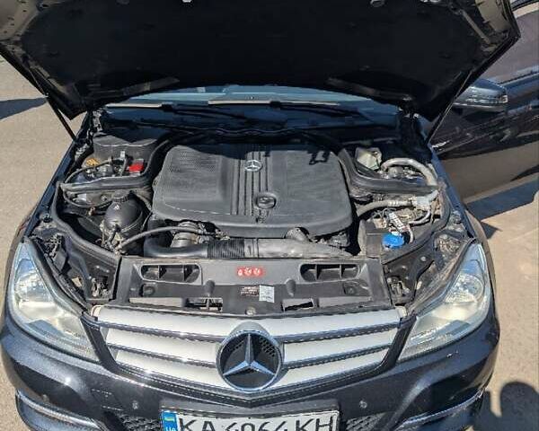 Серый Мерседес Ц-Класс, объемом двигателя 2.14 л и пробегом 210 тыс. км за 13000 $, фото 2 на Automoto.ua