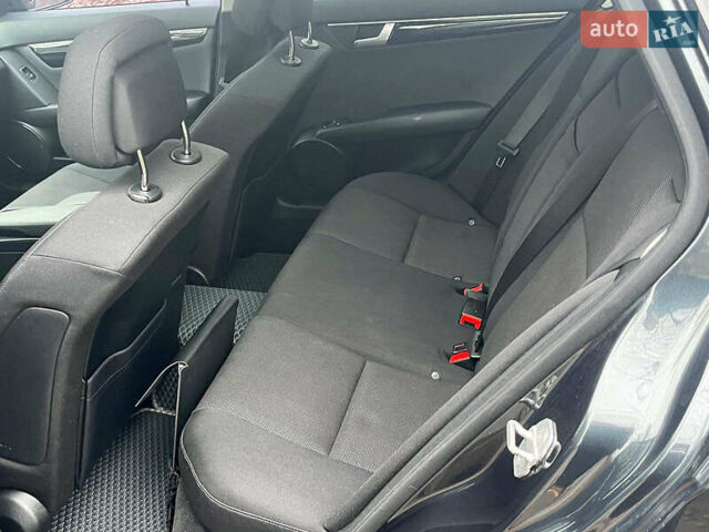 Серый Мерседес Ц-Класс, объемом двигателя 2.2 л и пробегом 208 тыс. км за 12890 $, фото 24 на Automoto.ua