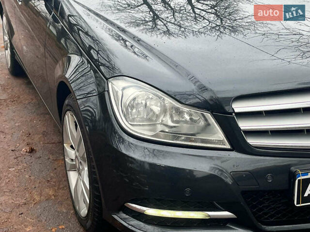 Серый Мерседес Ц-Класс, объемом двигателя 2.2 л и пробегом 208 тыс. км за 12890 $, фото 3 на Automoto.ua