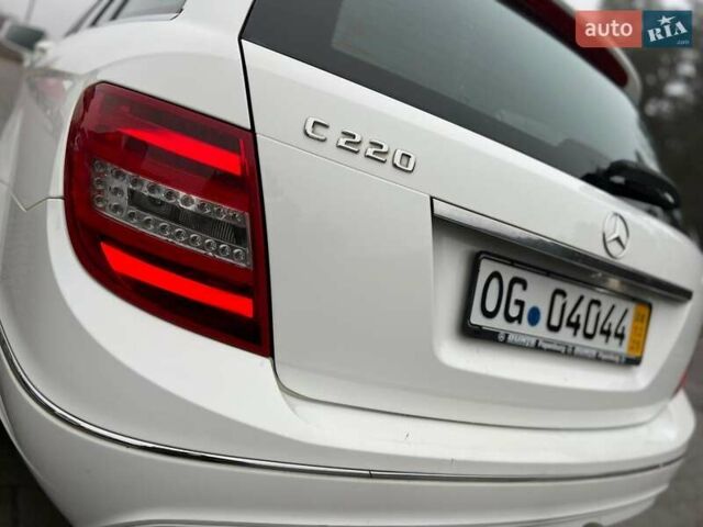 Серый Мерседес Ц-Класс, объемом двигателя 2.15 л и пробегом 265 тыс. км за 13500 $, фото 20 на Automoto.ua