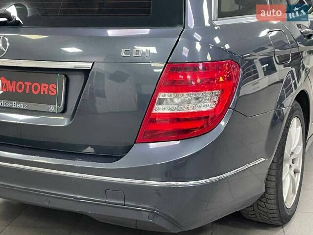 Сірий Мерседес Ц-Клас, об'ємом двигуна 2.14 л та пробігом 306 тис. км за 10490 $, фото 9 на Automoto.ua