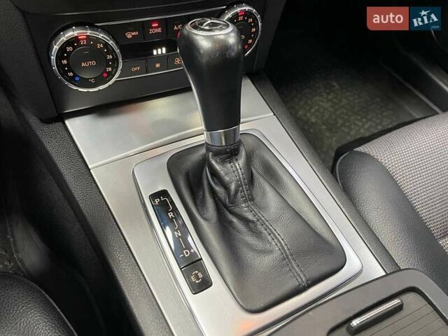 Сірий Мерседес Ц-Клас, об'ємом двигуна 2.14 л та пробігом 306 тис. км за 10490 $, фото 32 на Automoto.ua