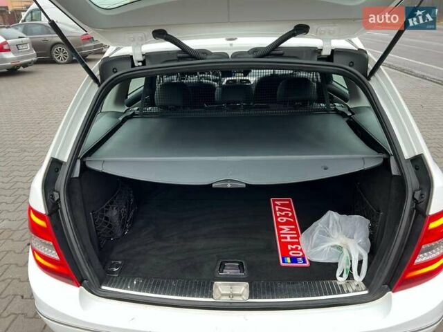 Серый Мерседес Ц-Класс, объемом двигателя 2.15 л и пробегом 265 тыс. км за 13500 $, фото 21 на Automoto.ua