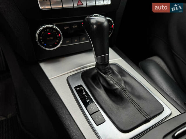 Сірий Мерседес Ц-Клас, об'ємом двигуна 2.14 л та пробігом 308 тис. км за 9900 $, фото 18 на Automoto.ua