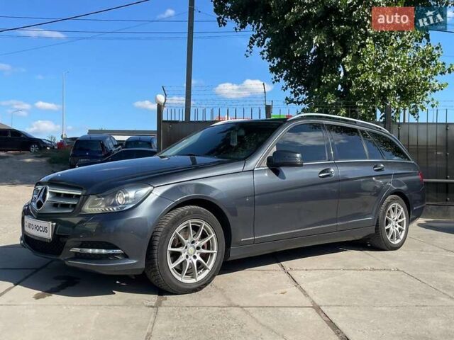 Серый Мерседес Ц-Класс, объемом двигателя 2.14 л и пробегом 306 тыс. км за 10490 $, фото 2 на Automoto.ua