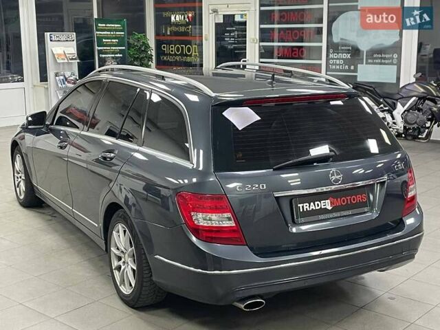 Сірий Мерседес Ц-Клас, об'ємом двигуна 2.14 л та пробігом 306 тис. км за 10490 $, фото 12 на Automoto.ua