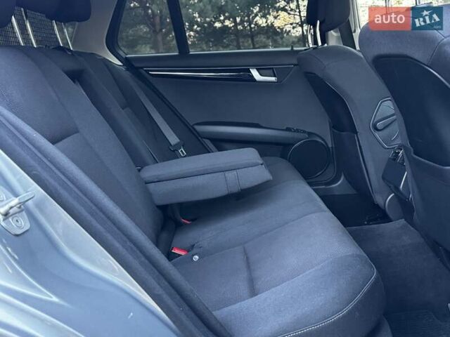 Сірий Мерседес Ц-Клас, об'ємом двигуна 2.2 л та пробігом 250 тис. км за 12850 $, фото 99 на Automoto.ua