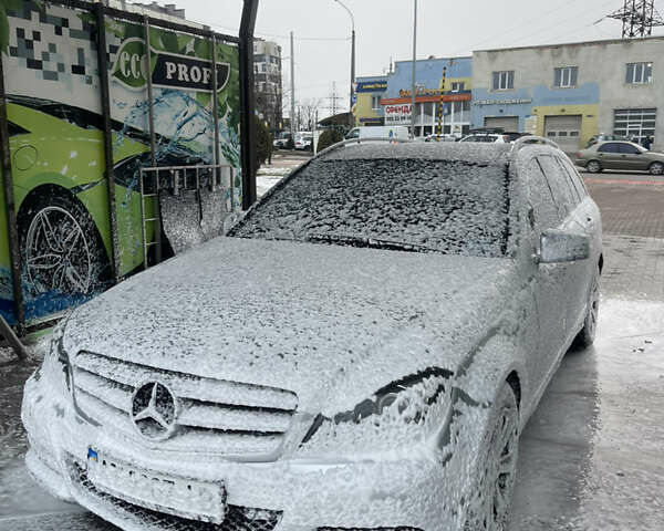 Сірий Мерседес Ц-Клас, об'ємом двигуна 2.14 л та пробігом 305 тис. км за 10999 $, фото 14 на Automoto.ua