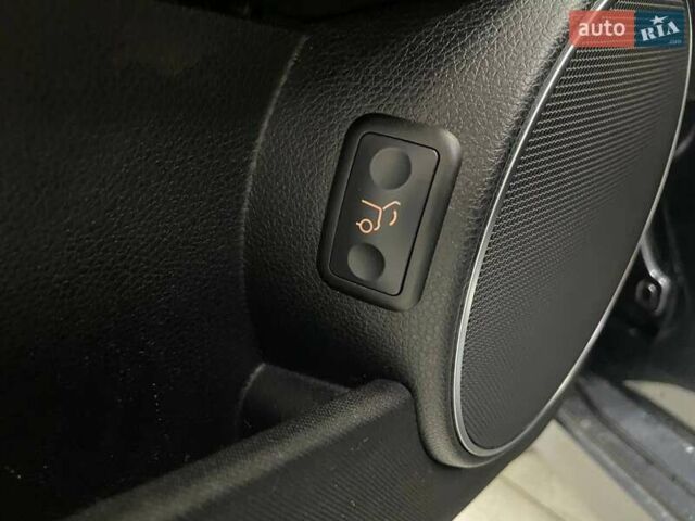 Сірий Мерседес Ц-Клас, об'ємом двигуна 2.14 л та пробігом 306 тис. км за 10490 $, фото 19 на Automoto.ua