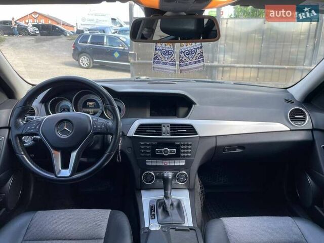Серый Мерседес Ц-Класс, объемом двигателя 2.14 л и пробегом 306 тыс. км за 10490 $, фото 12 на Automoto.ua