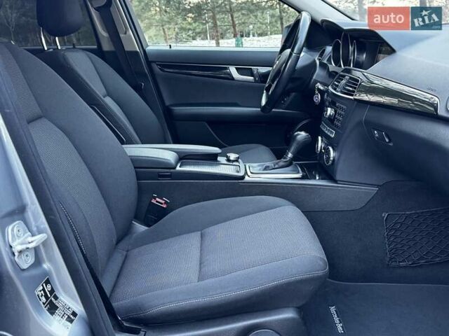 Сірий Мерседес Ц-Клас, об'ємом двигуна 2.2 л та пробігом 250 тис. км за 12850 $, фото 85 на Automoto.ua