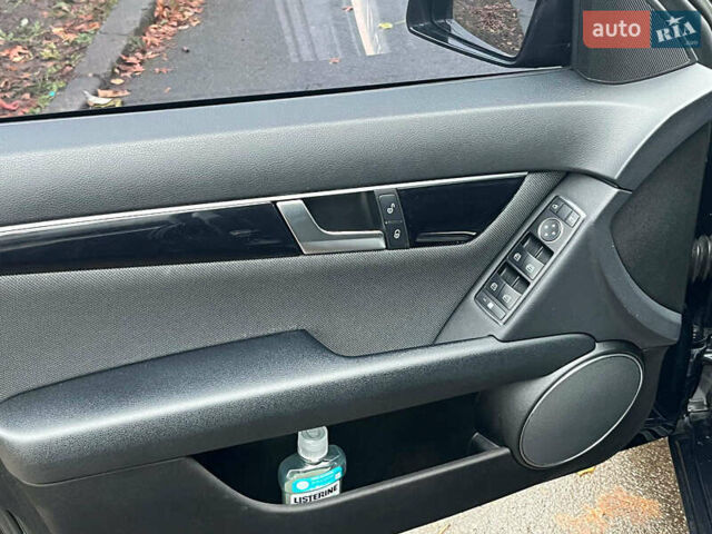 Серый Мерседес Ц-Класс, объемом двигателя 2.2 л и пробегом 208 тыс. км за 12890 $, фото 27 на Automoto.ua
