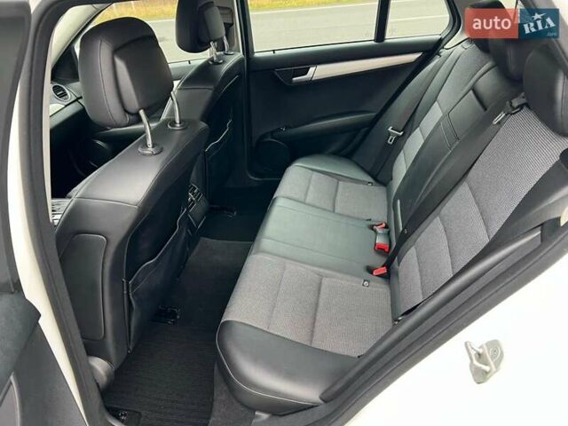 Серый Мерседес Ц-Класс, объемом двигателя 2.15 л и пробегом 265 тыс. км за 13500 $, фото 15 на Automoto.ua