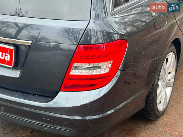 Серый Мерседес Ц-Класс, объемом двигателя 2.2 л и пробегом 208 тыс. км за 12890 $, фото 11 на Automoto.ua