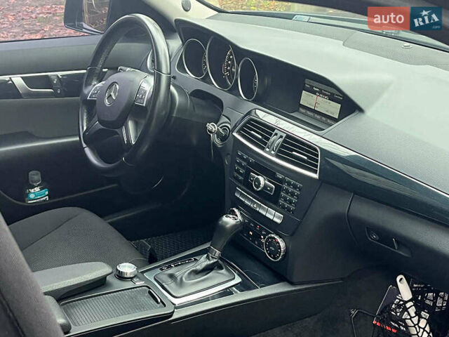 Серый Мерседес Ц-Класс, объемом двигателя 2.2 л и пробегом 208 тыс. км за 12890 $, фото 16 на Automoto.ua