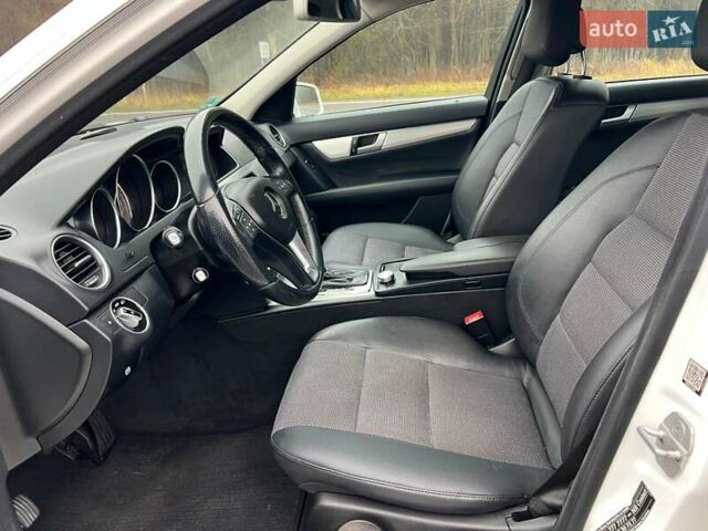 Серый Мерседес Ц-Класс, объемом двигателя 2.15 л и пробегом 265 тыс. км за 13500 $, фото 11 на Automoto.ua