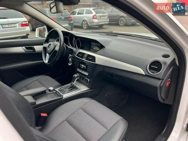 Серый Мерседес Ц-Класс, объемом двигателя 2.15 л и пробегом 265 тыс. км за 13500 $, фото 16 на Automoto.ua