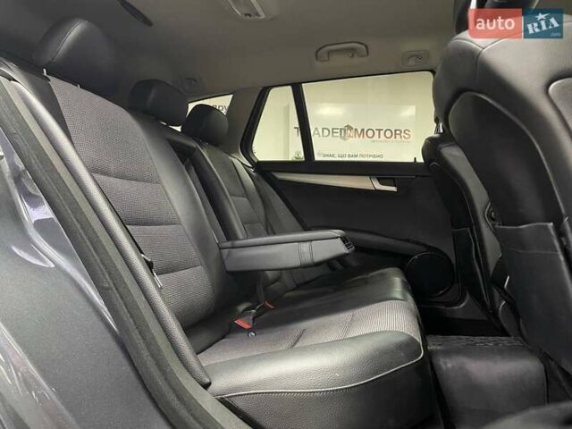 Сірий Мерседес Ц-Клас, об'ємом двигуна 2.14 л та пробігом 306 тис. км за 10490 $, фото 37 на Automoto.ua